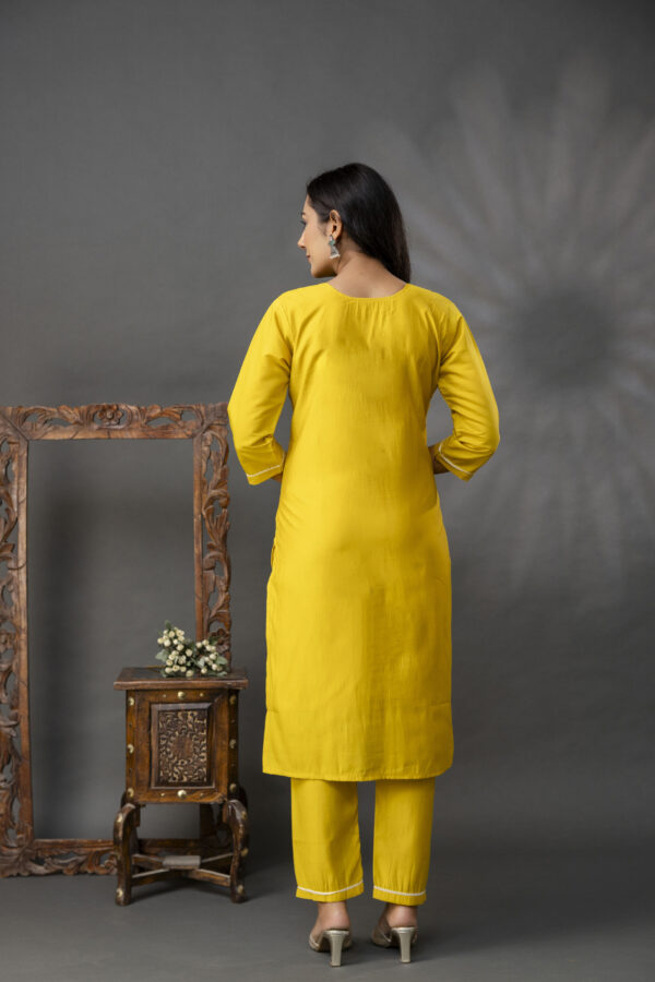 Thread Work Kurti with Plain Trouser Set - Image 2