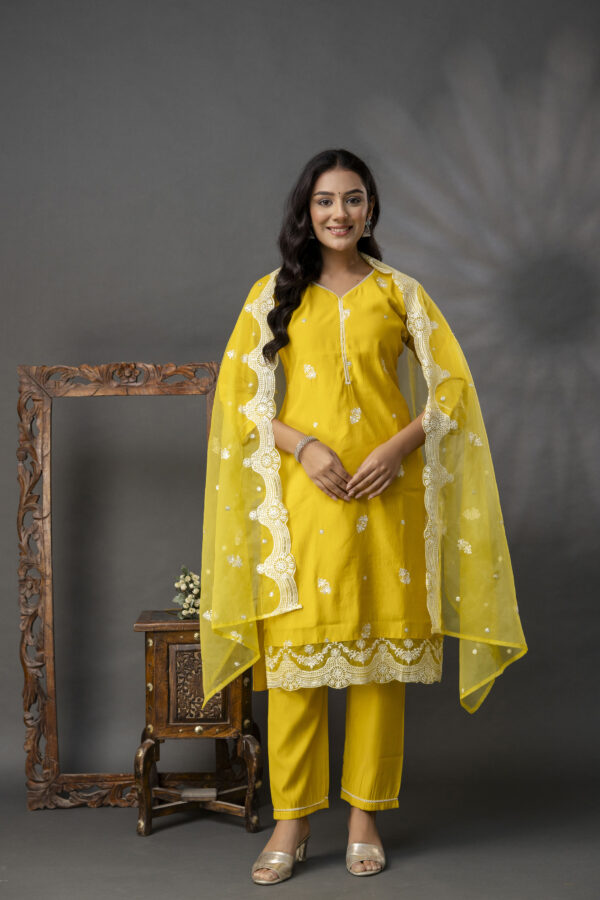 Thread Work Kurti with Plain Trouser Set - Image 5