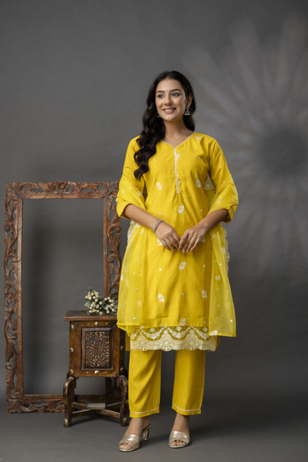 Thread Work Kurti with Plain Trouser Set - Image 7