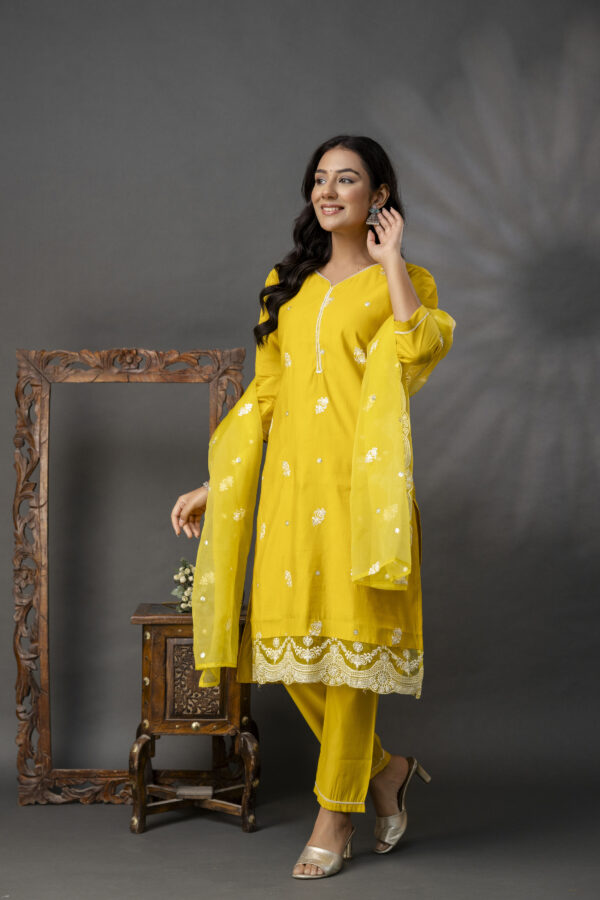 Thread Work Kurti with Plain Trouser Set - Image 8
