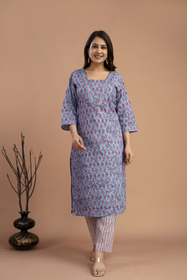 Printed Resham & Sequence Worked V-Neck Kurti with Printed Dupatta & Pants - Image 9