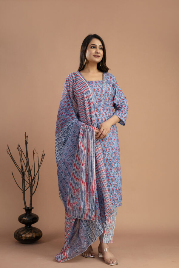 Printed Resham & Sequence Worked V-Neck Kurti with Printed Dupatta & Pants - Image 8