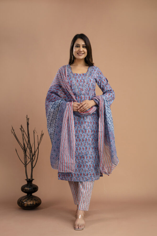 Printed Resham & Sequence Worked V-Neck Kurti with Printed Dupatta & Pants - Image 7