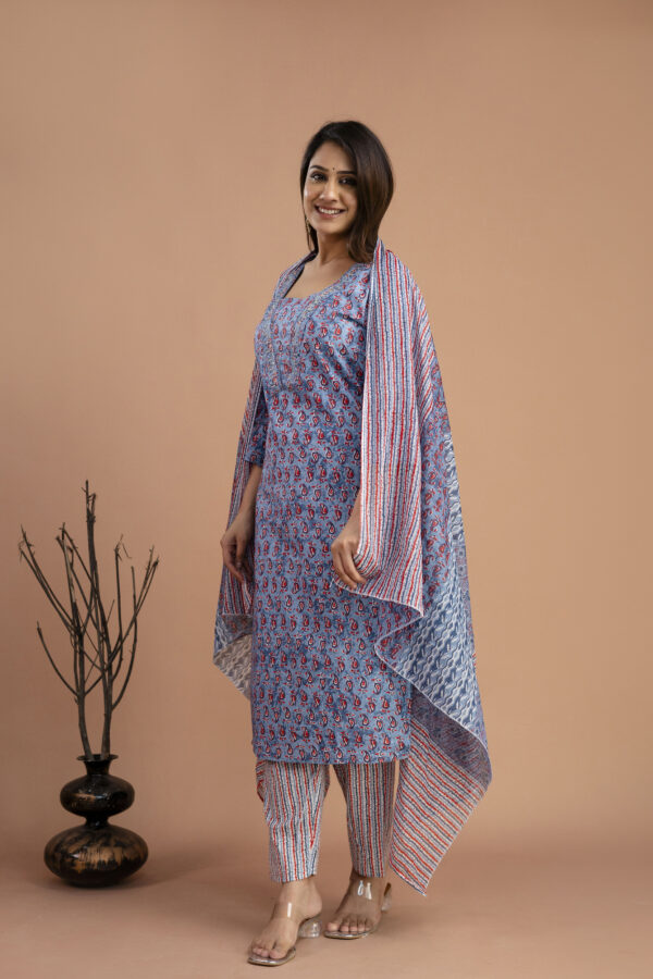 Printed Resham & Sequence Worked V-Neck Kurti with Printed Dupatta & Pants - Image 5