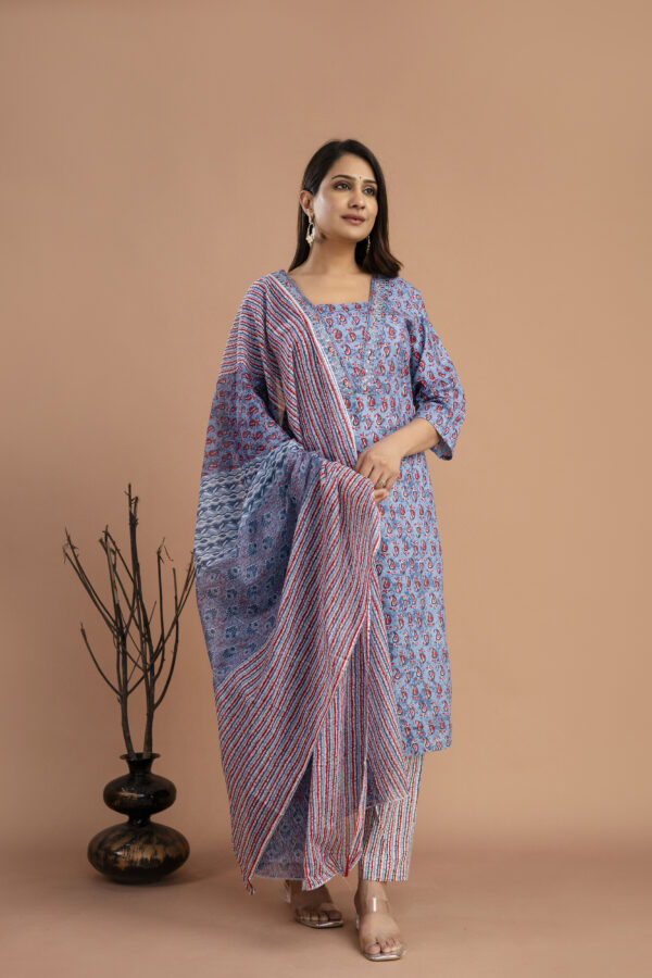 Printed Resham & Sequence Worked V-Neck Kurti with Printed Dupatta & Pants - Image 4