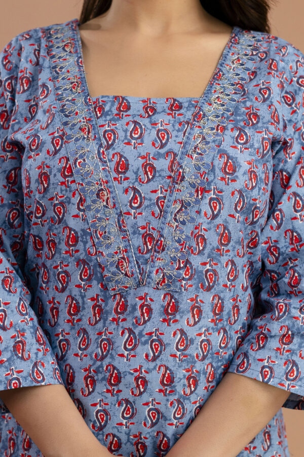 Printed Resham & Sequence Worked V-Neck Kurti with Printed Dupatta & Pants - Image 2