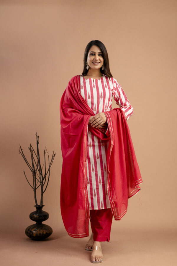 Printed Kurti with Gotta Patti Work, Plain Dupatta & Plain Trouser - Image 7