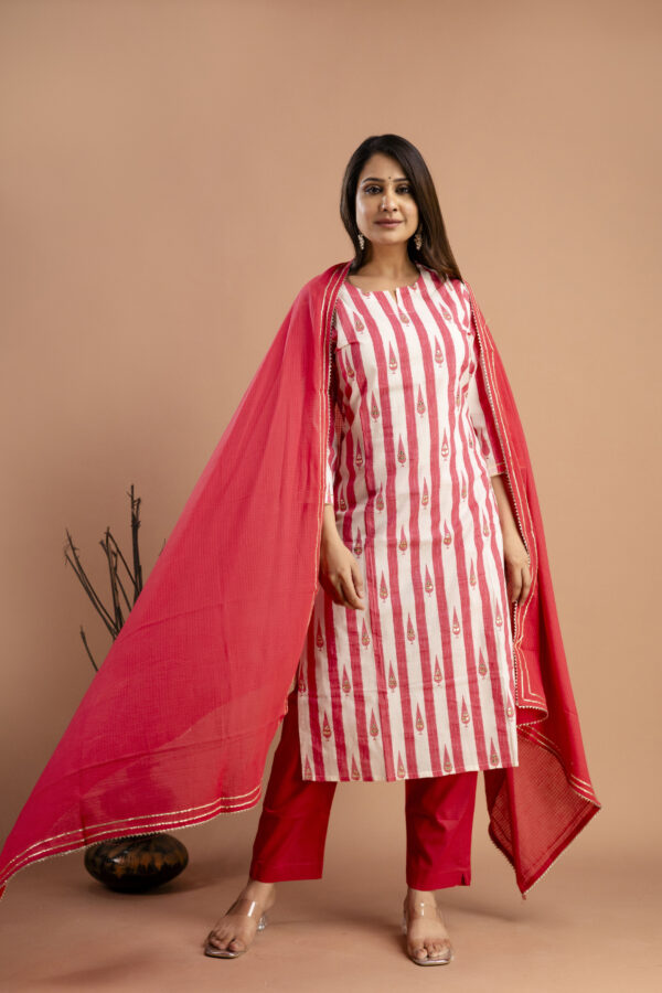 Printed Kurti with Gotta Patti Work, Plain Dupatta & Plain Trouser - Image 5