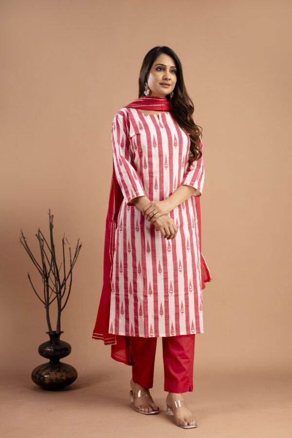 Printed Kurti with Gotta Patti Work, Plain Dupatta & Plain Trouser - Image 4