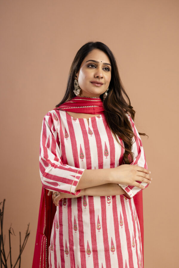 Printed Kurti with Gotta Patti Work, Plain Dupatta & Plain Trouser - Image 3