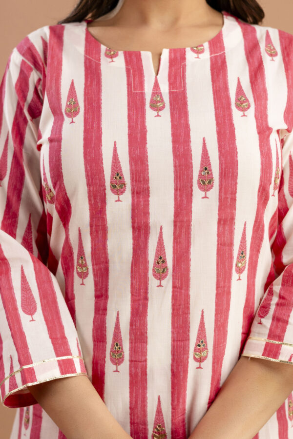 Printed Kurti with Gotta Patti Work, Plain Dupatta & Plain Trouser - Image 2