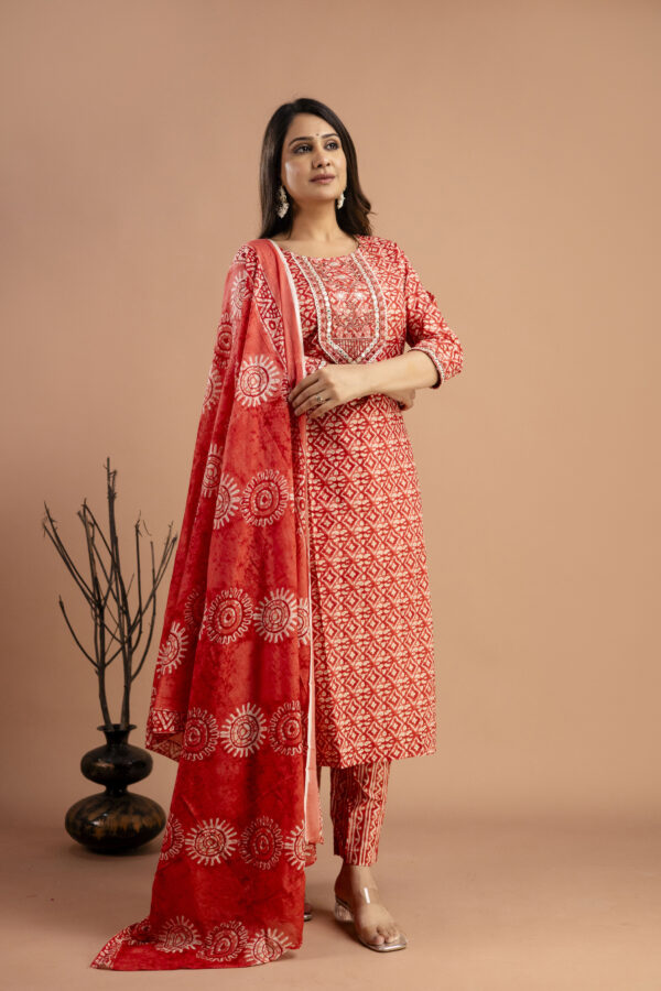 Printed Resham Worked Round Neck Kurti with Printed Dupatta & Printed Pants - Image 7