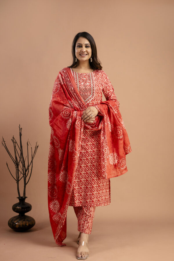 Printed Resham Worked Round Neck Kurti with Printed Dupatta & Printed Pants - Image 5