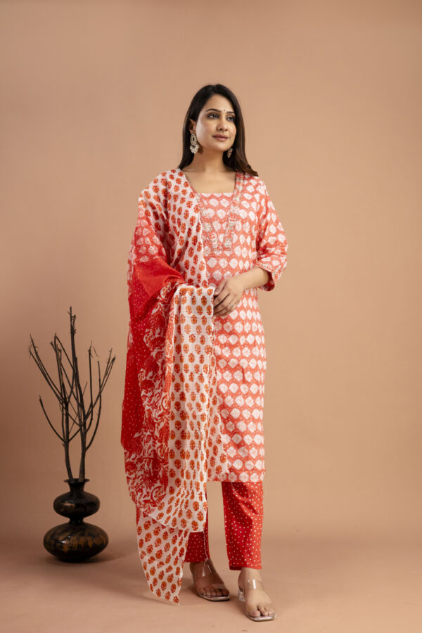 Printed Resham & Sequence Worked Kurti with Handworked Dupatta & Plain Pants - Image 7