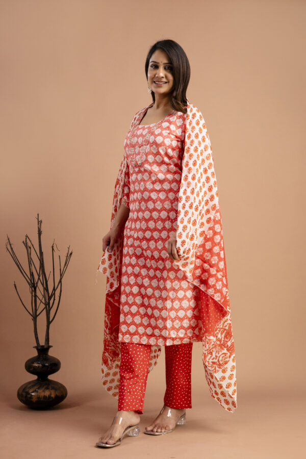 Printed Resham & Sequence Worked Kurti with Handworked Dupatta & Plain Pants - Image 5