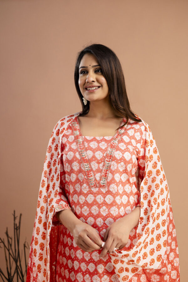 Printed Resham & Sequence Worked Kurti with Handworked Dupatta & Plain Pants - Image 4