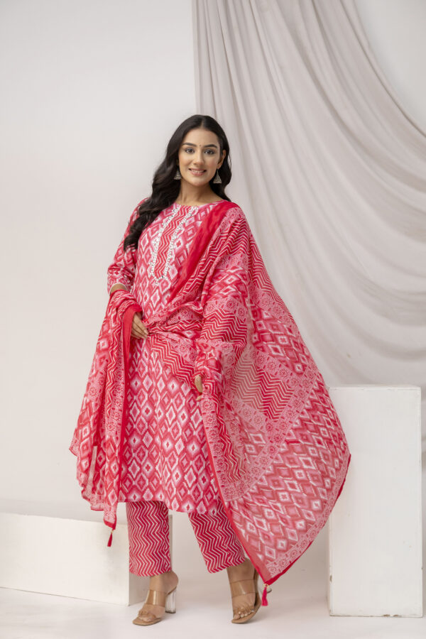 Mirror Worked Printed Kurti with Stylish Dupatta & Plain Trouser - Image 7