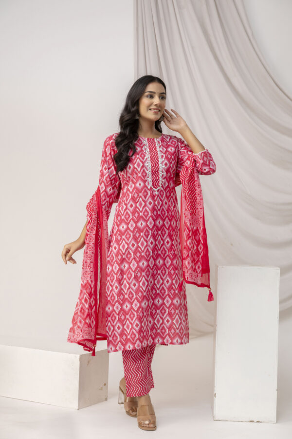 Mirror Worked Printed Kurti with Stylish Dupatta & Plain Trouser - Image 5