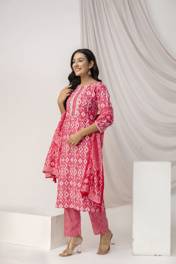 Mirror Worked Printed Kurti with Stylish Dupatta & Plain Trouser - Image 2