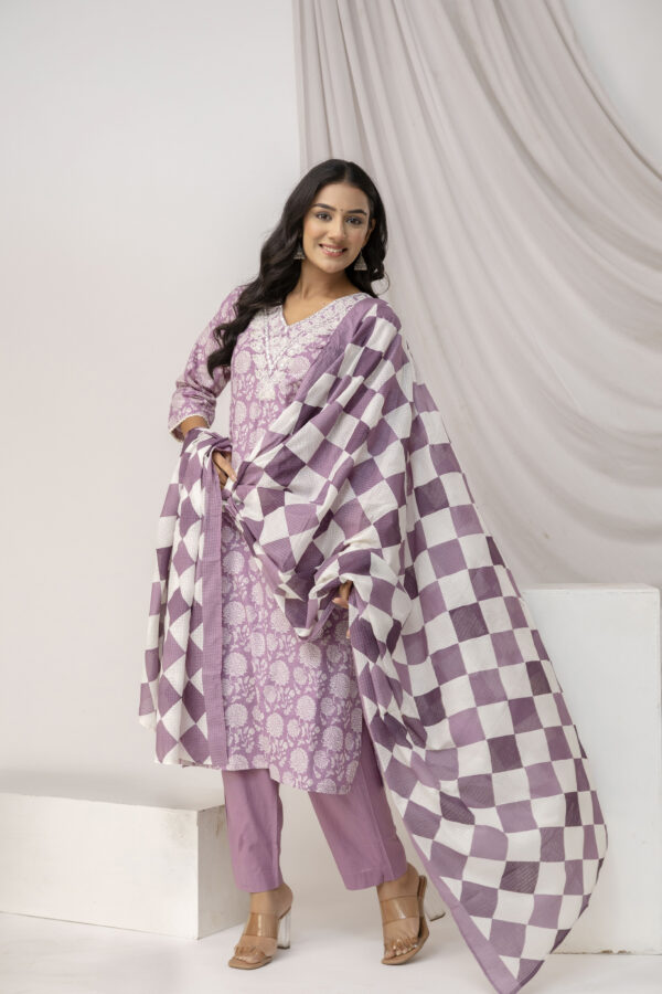 Printed Kurti in Aari Work - Image 2