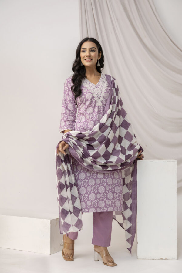 Printed Kurti in Aari Work - Image 10