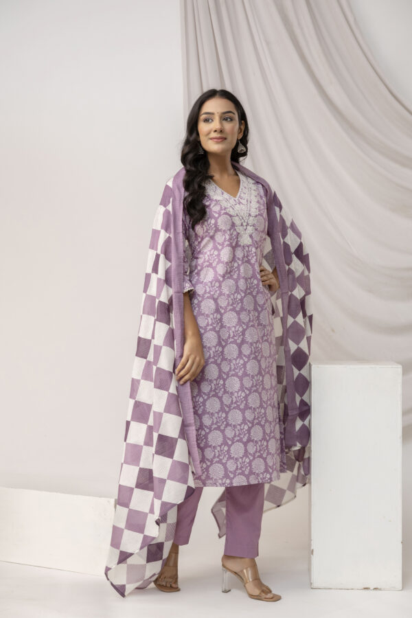 Printed Kurti in Aari Work - Image 9