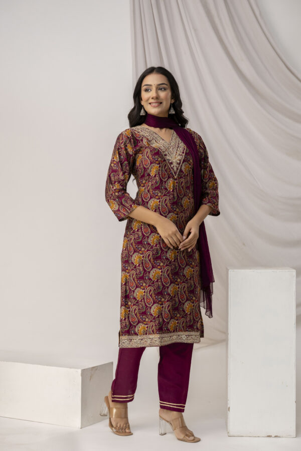 Printed Kurti with Jari Work Set - Image 4