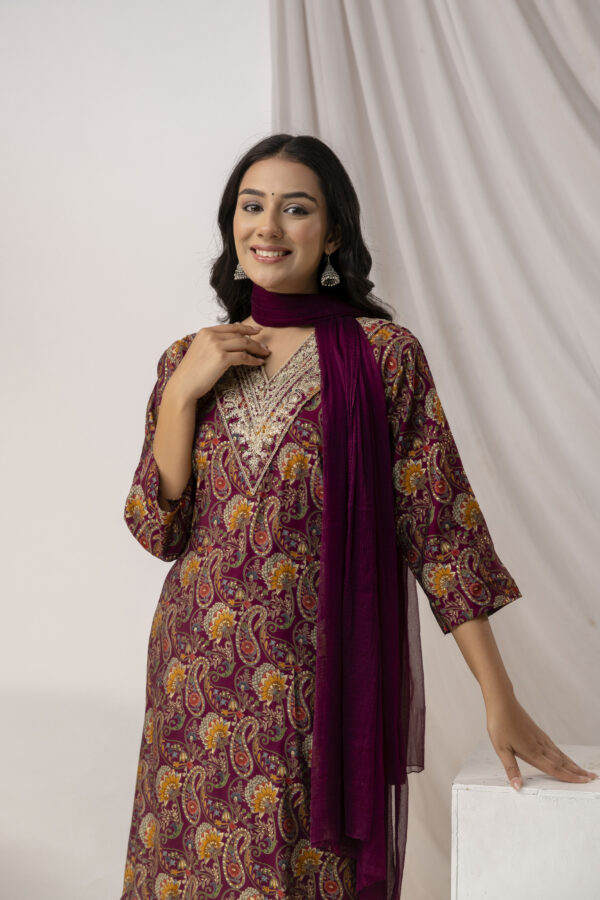 Printed Kurti with Jari Work Set - Image 8