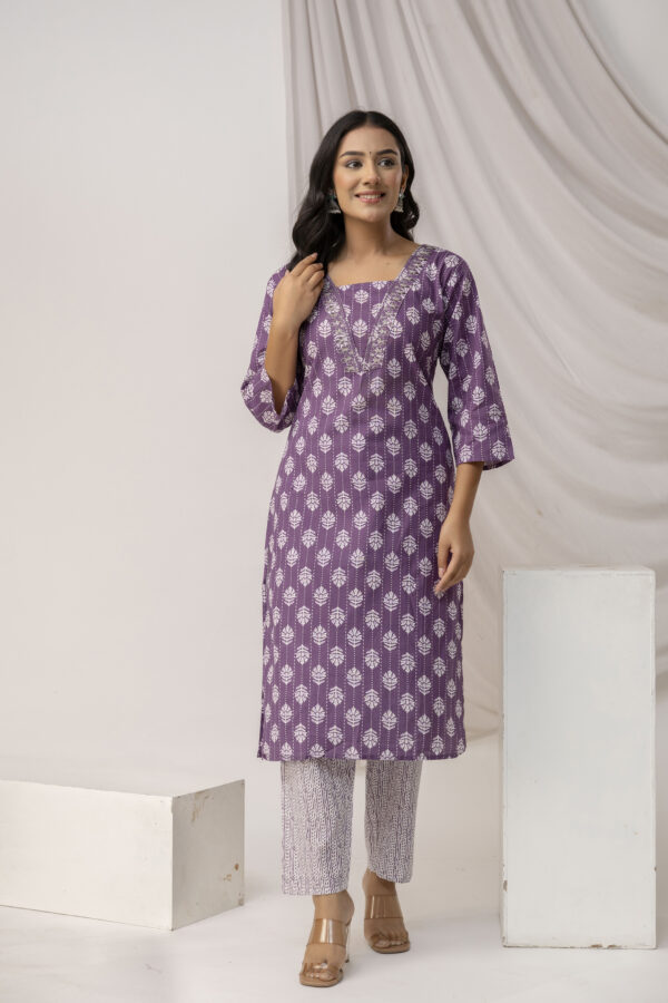 Printed Kurti with Jari & Thread Work Set - Image 3