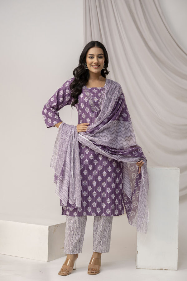 Printed Kurti with Jari & Thread Work Set - Image 6