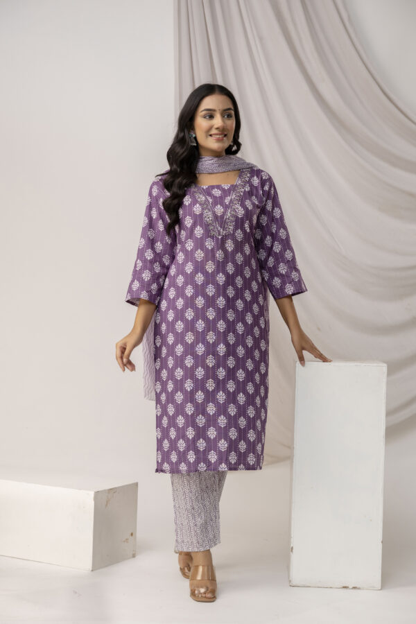 Printed Kurti with Jari & Thread Work Set - Image 7