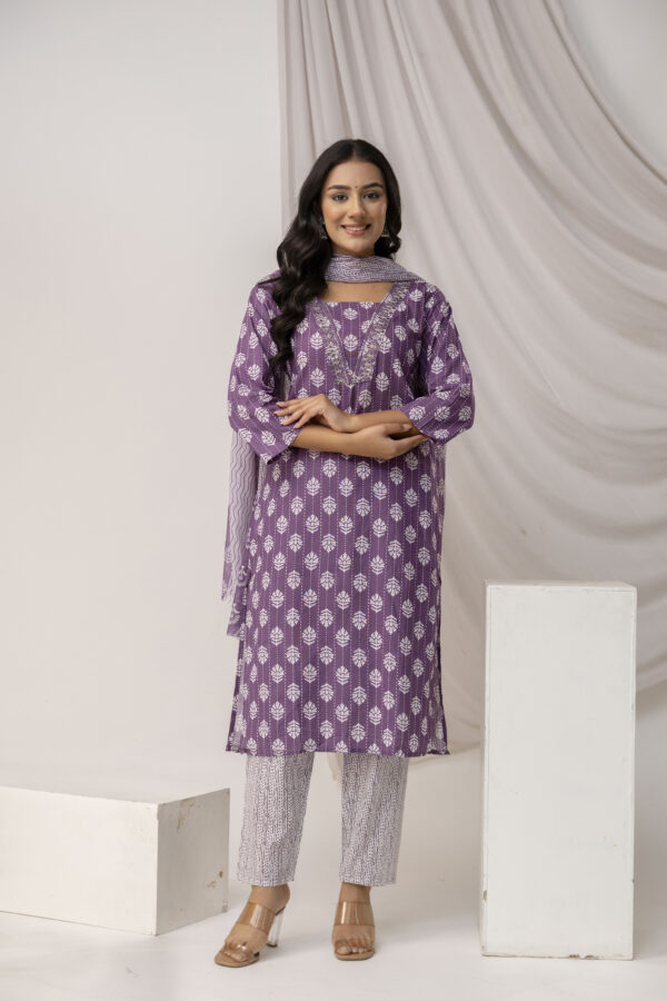 Printed Kurti with Jari & Thread Work Set - Image 8