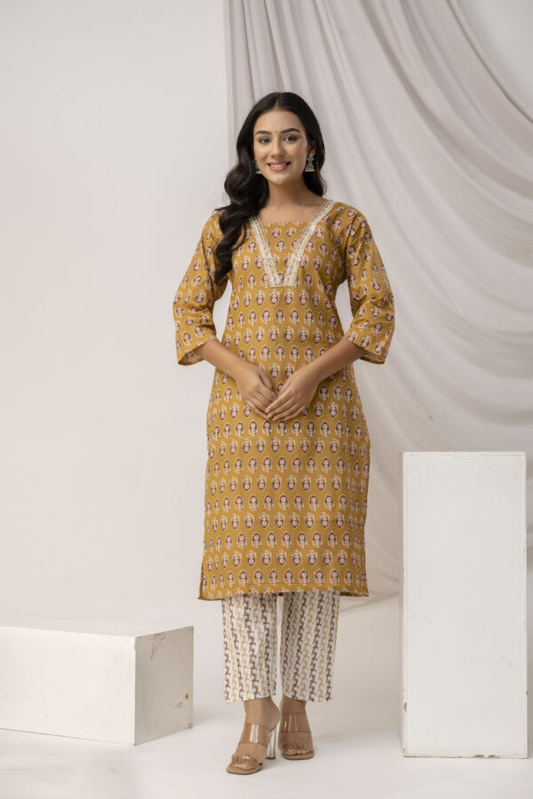 Printed Kurti with Jari Work Set - Image 6