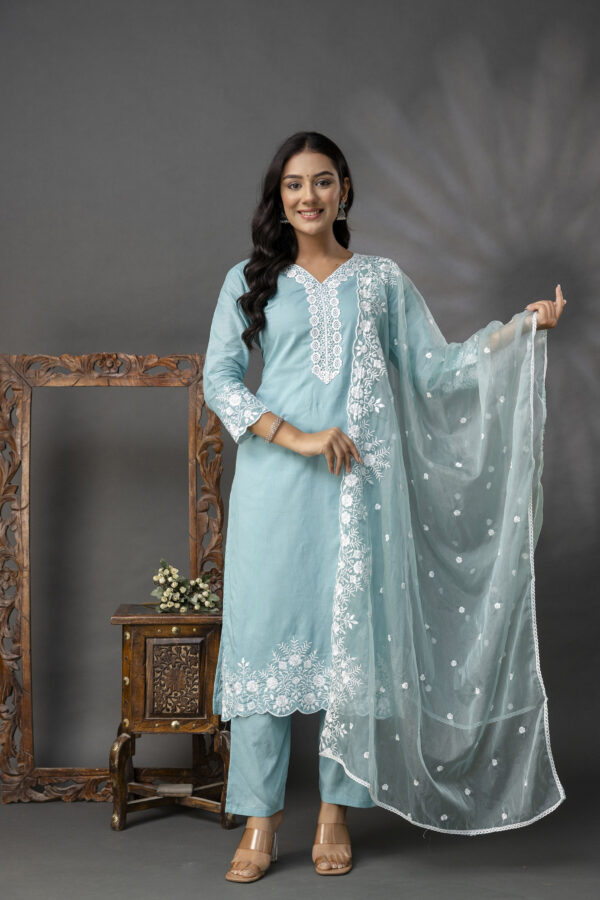 Plain Kurti with Elegent Lace Work Set