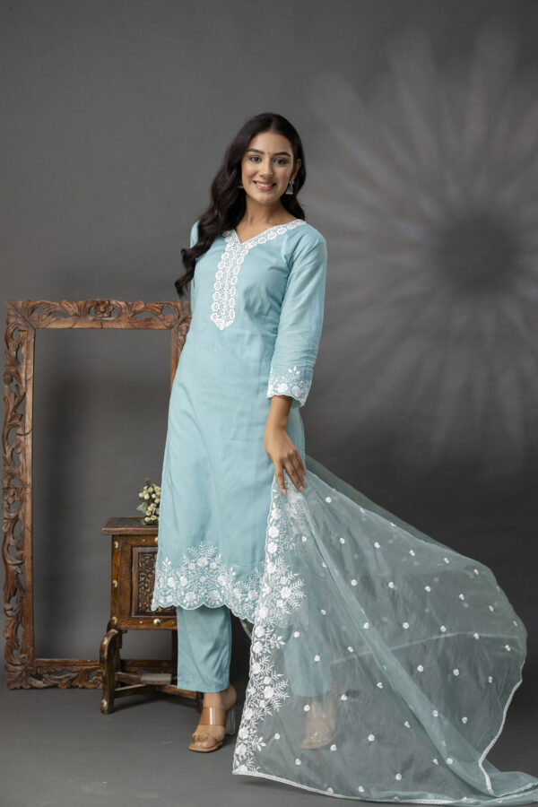 Plain Kurti with Elegent Lace Work Set - Image 5