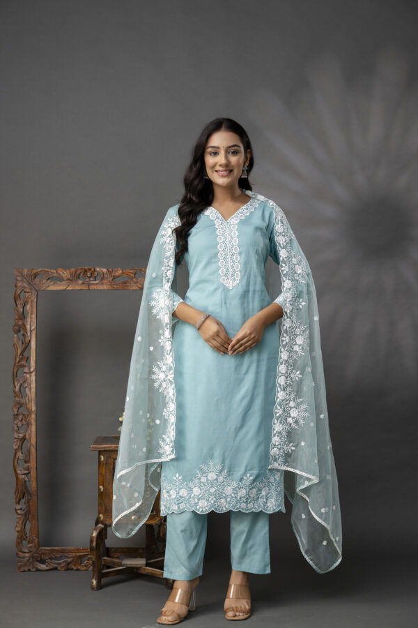 Plain Kurti with Elegent Lace Work Set - Image 6