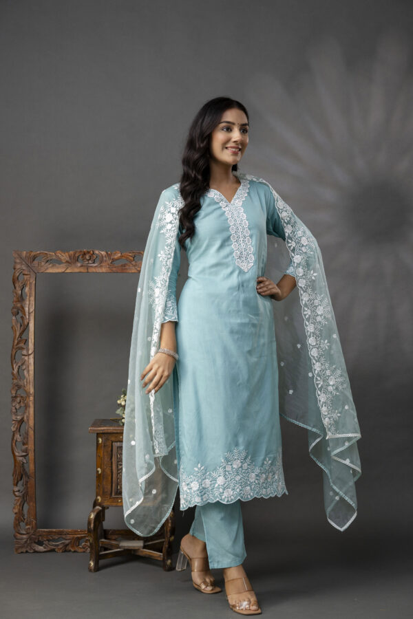 Plain Kurti with Elegent Lace Work Set - Image 7