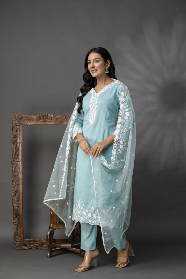 Plain Kurti with Elegent Lace Work Set - Image 8