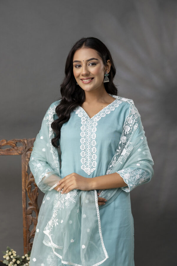 Plain Kurti with Elegent Lace Work Set - Image 9