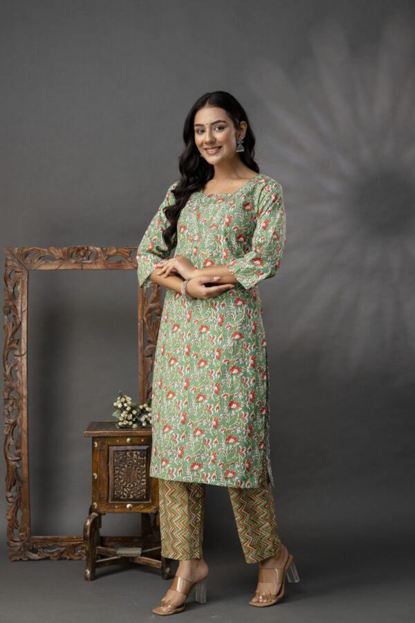 Printed V-Neck Kurti with Thread Work Set - Image 3