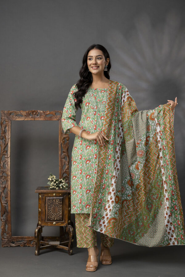 Printed V-Neck Kurti with Thread Work Set - Image 5