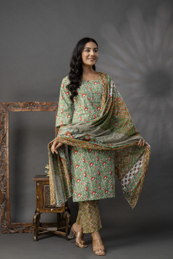 Printed V-Neck Kurti with Thread Work Set - Image 6