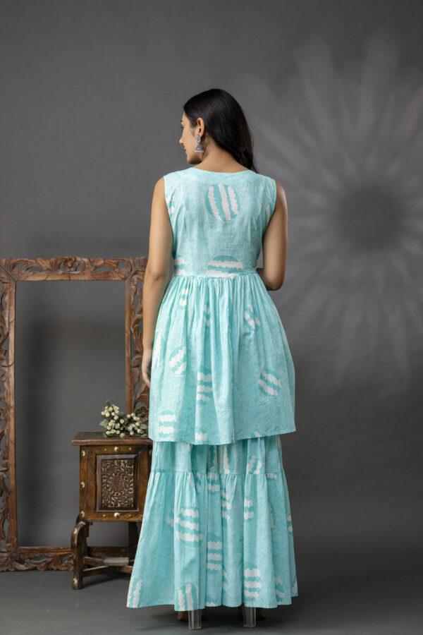 Printed Kurti with Thread & Handwork Set - Image 3