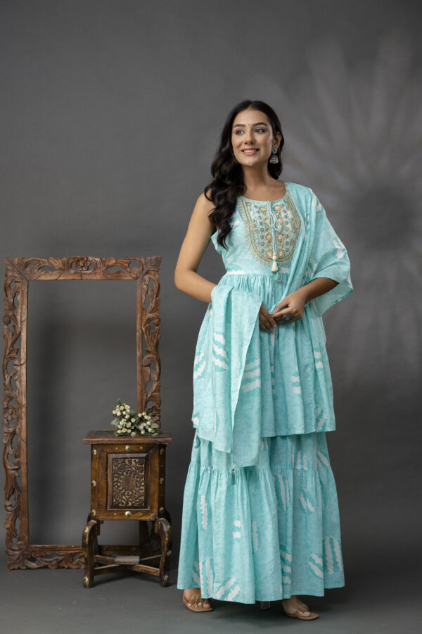 Printed Kurti with Thread & Handwork Set - Image 7