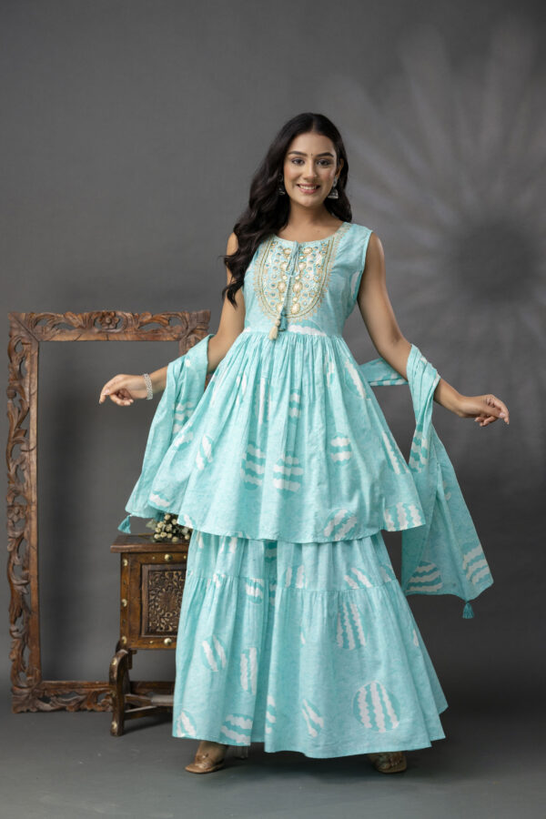 Printed Kurti with Thread & Handwork Set - Image 6