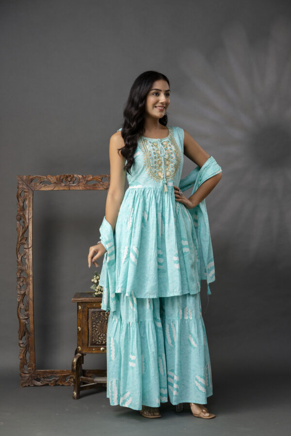 Printed Kurti with Thread & Handwork Set - Image 8