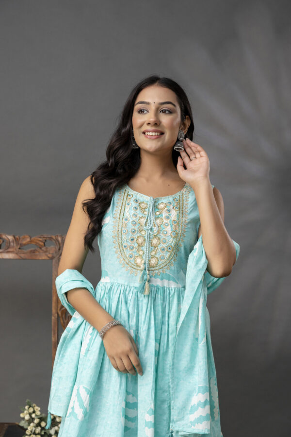 Printed Kurti with Thread & Handwork Set - Image 9
