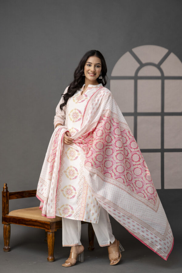Printed Kurti with Sequence & Digital Work Set - Image 4