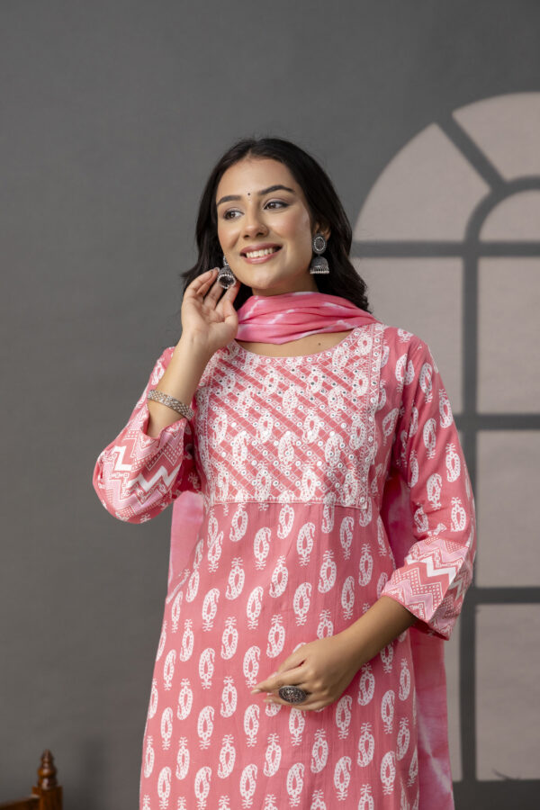 Vibrant Weave Kurti Set - Image 10