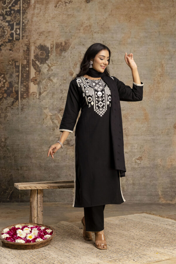 Threaded Grace Kurti Set - Image 3